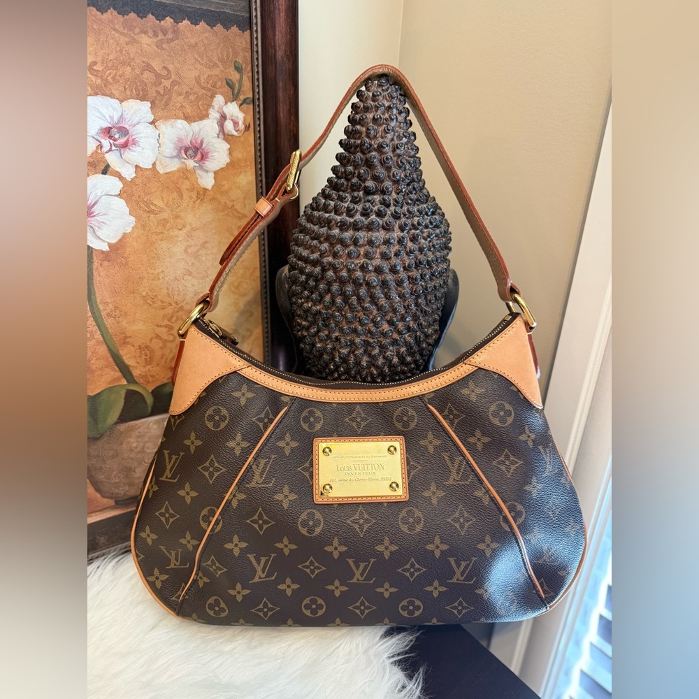 🎀Louis Vuitton Thames GM in Monogram🎀